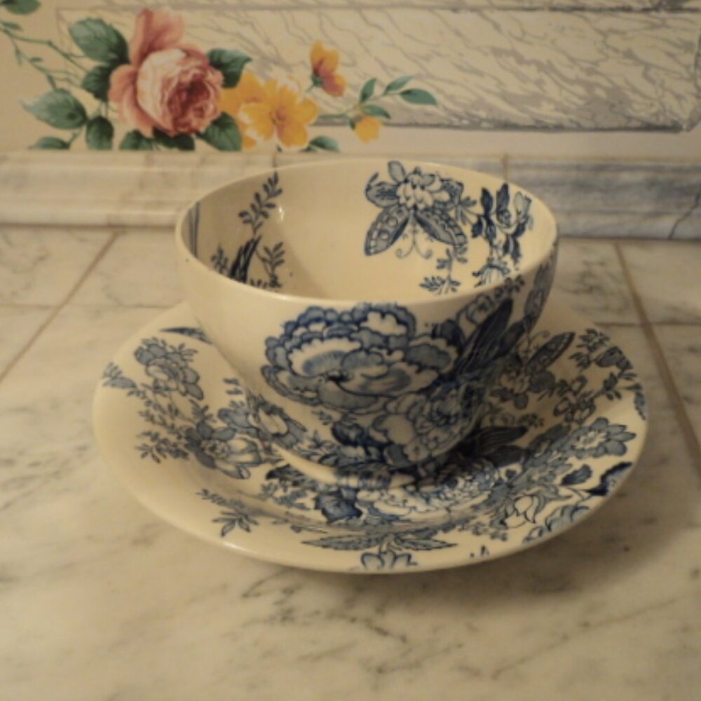 vintage  blue & white tea cup ~ ex large size - Picture 3 of 8